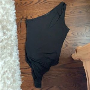 Black one shoulder bodysuit with slit white fox boutique XS
